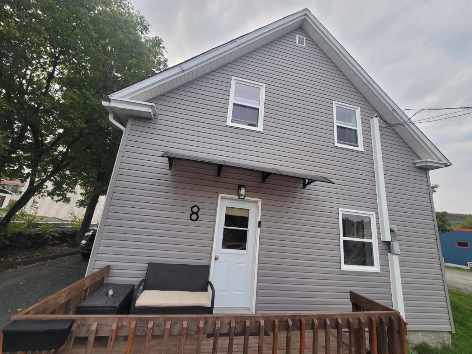 Warm Cozy 1 Bdrm Close To Hwy *